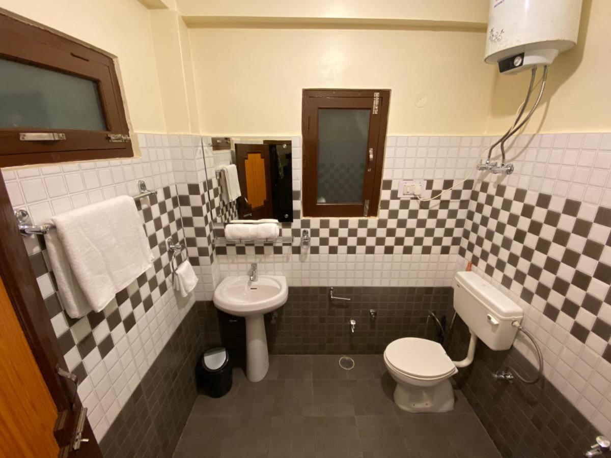 The Royal Orchard Kasol Hotel Екстериор снимка