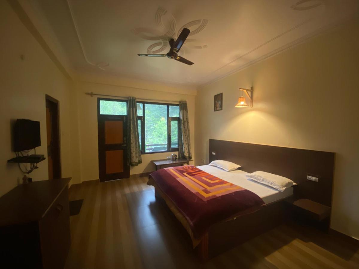 The Royal Orchard Kasol Hotel Екстериор снимка
