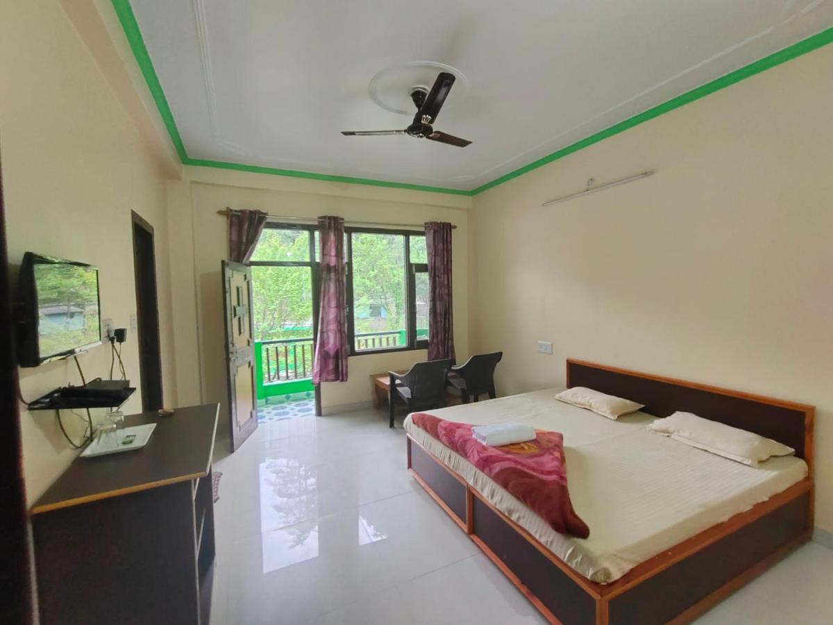 The Royal Orchard Kasol Hotel Екстериор снимка