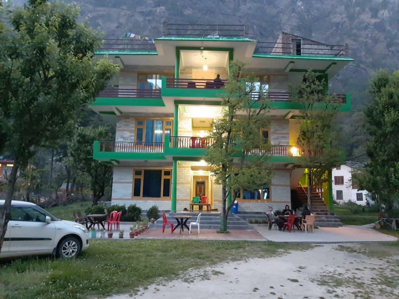The Royal Orchard Kasol Hotel Екстериор снимка