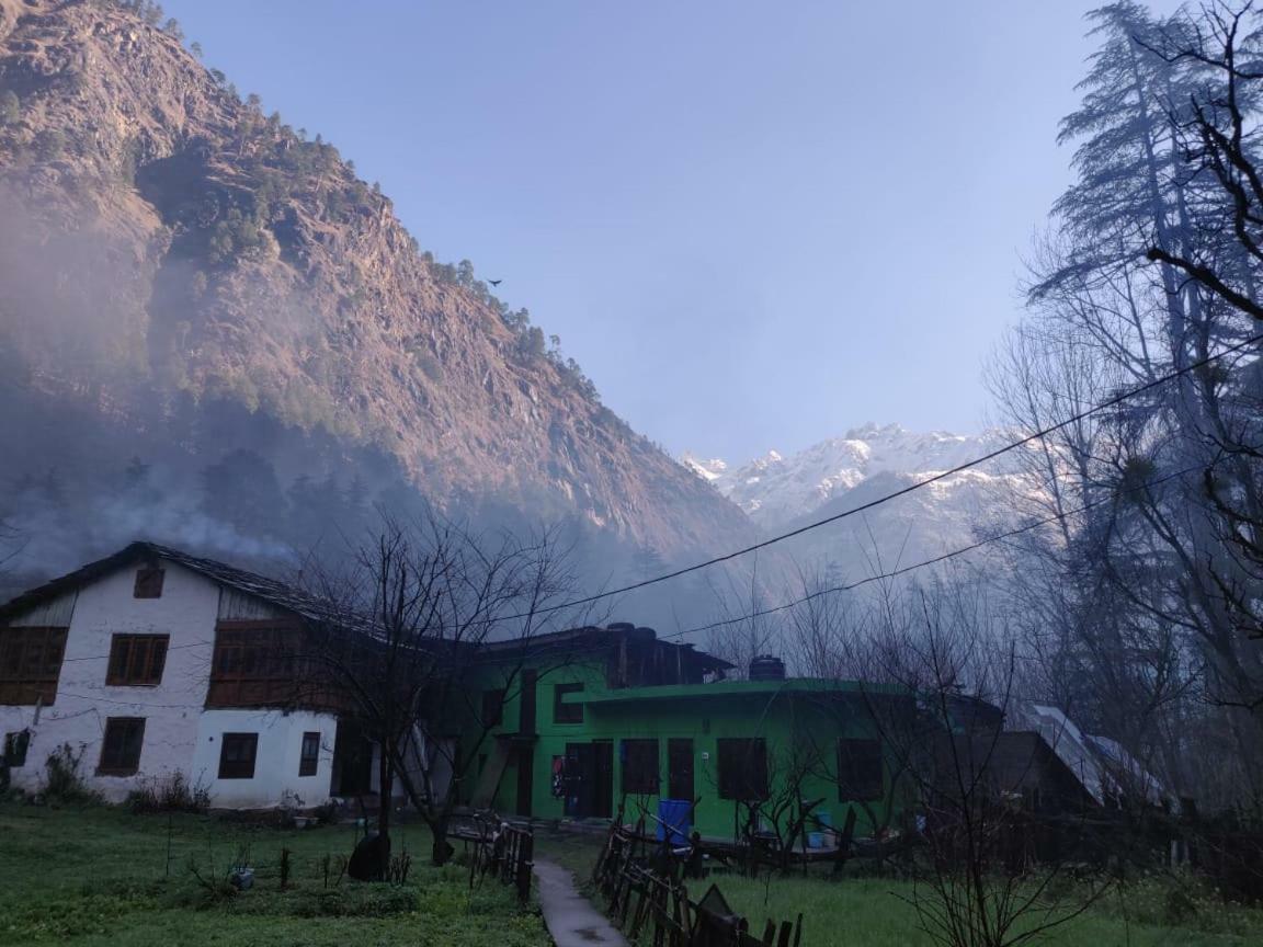 The Royal Orchard Kasol Hotel Екстериор снимка